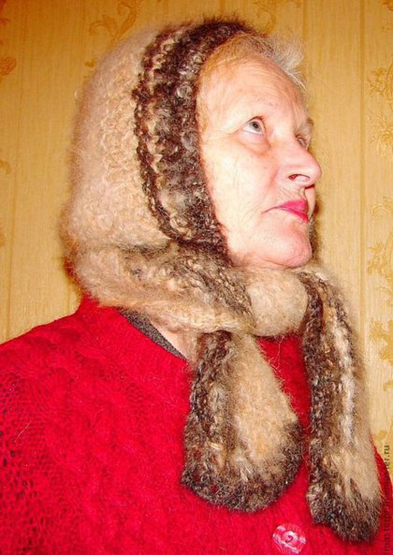 Шапка женская вязанная из пуха колли(шерсть собачья).Очень теплая шапка!