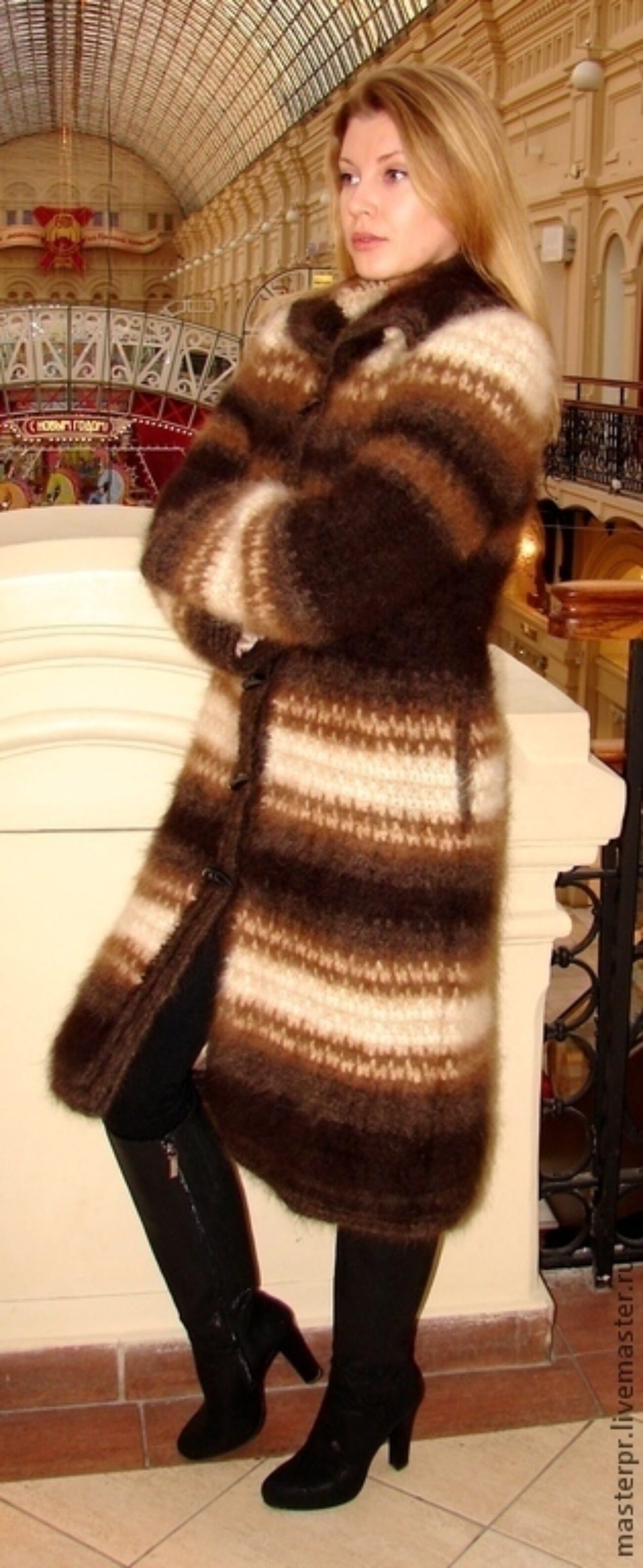 Пальто «Зимняя Сказка» вязанное из собачьей шерсти ручной работы .Эксклюзив 100%.